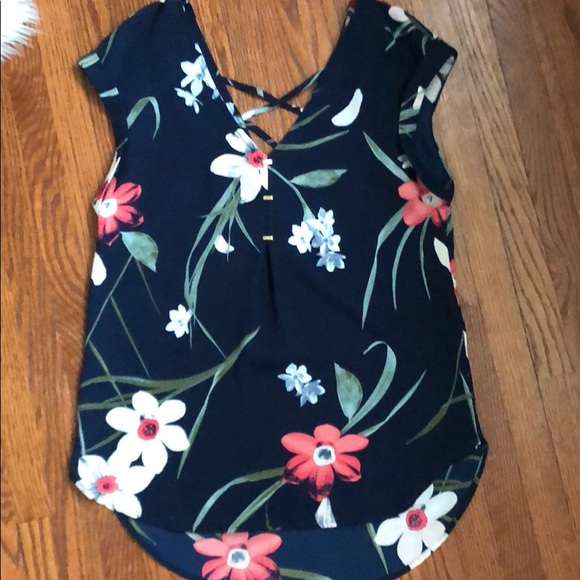 Dynamite floral top blouse - Picture 2 of 4